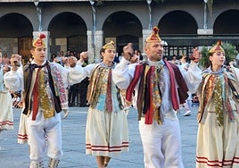 Sahatsak euskal dantza tradizionalen ikuskizuna eskainiko du larunbatean Herriko plazan.