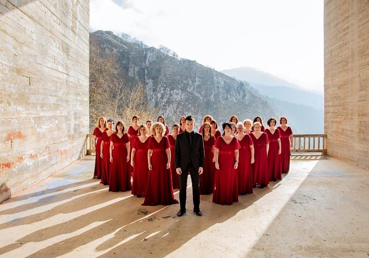 La expedición a Varna la componen 35 voces femeninas, la pianista Zipitria y el director Biain.