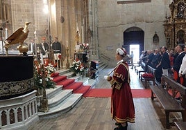 El estado mayor, los mandos de las compañías y la corporación municipal asisitieron a la misa.