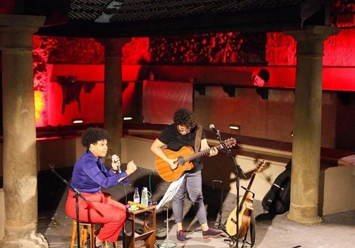 Concierto en el lavadero Leoka del inicio de la Escuela de Empoderamiento de un año anterior.