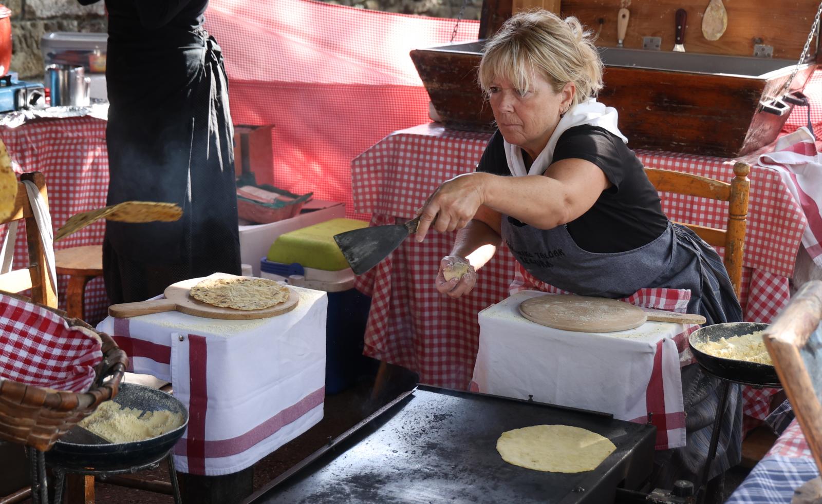 Gran ambiente en el Baserritar Eguna de Hondarribia
