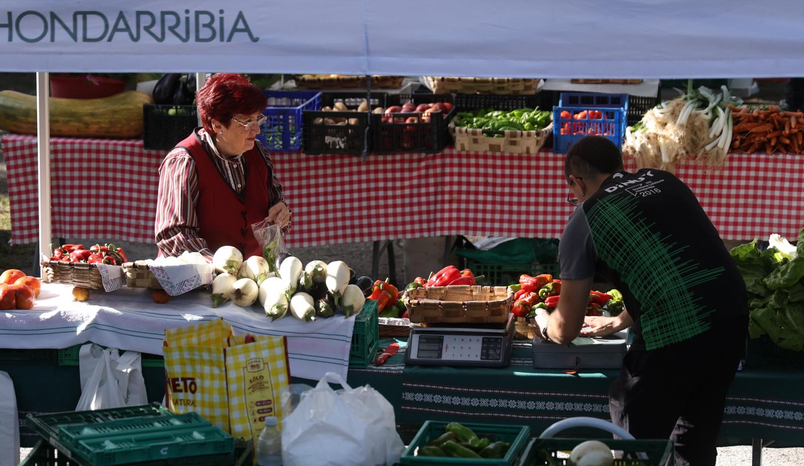 Gran ambiente en el Baserritar Eguna de Hondarribia