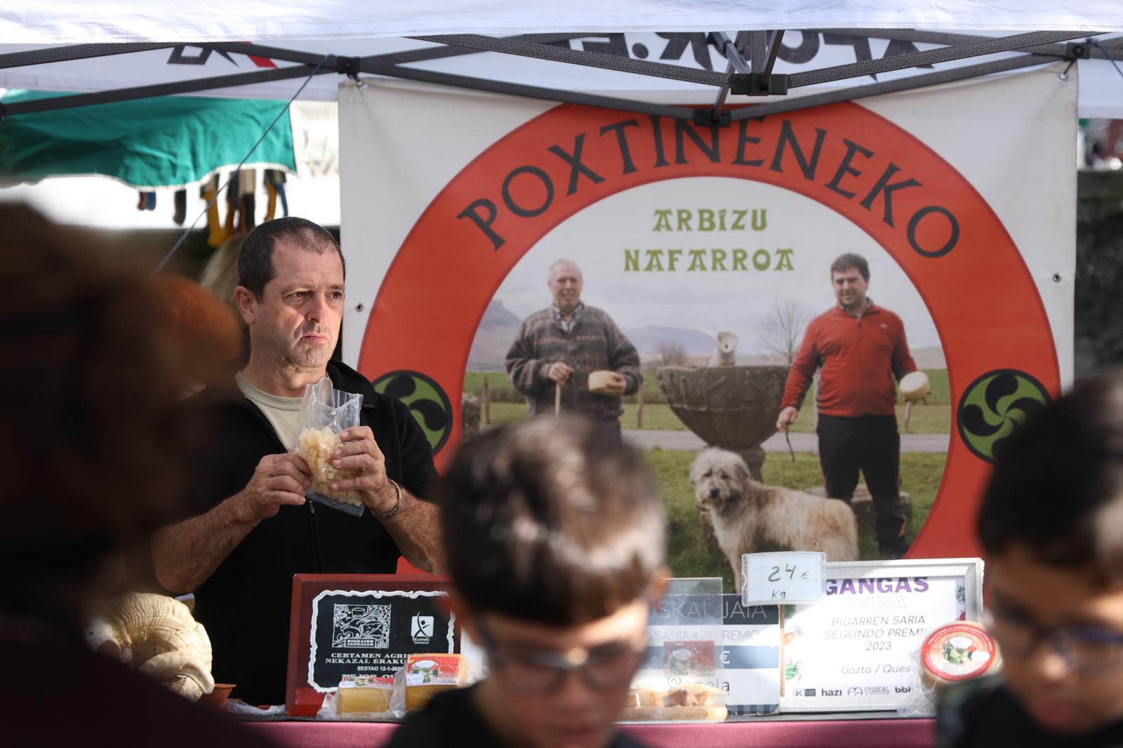 Gran ambiente en el Baserritar Eguna de Hondarribia