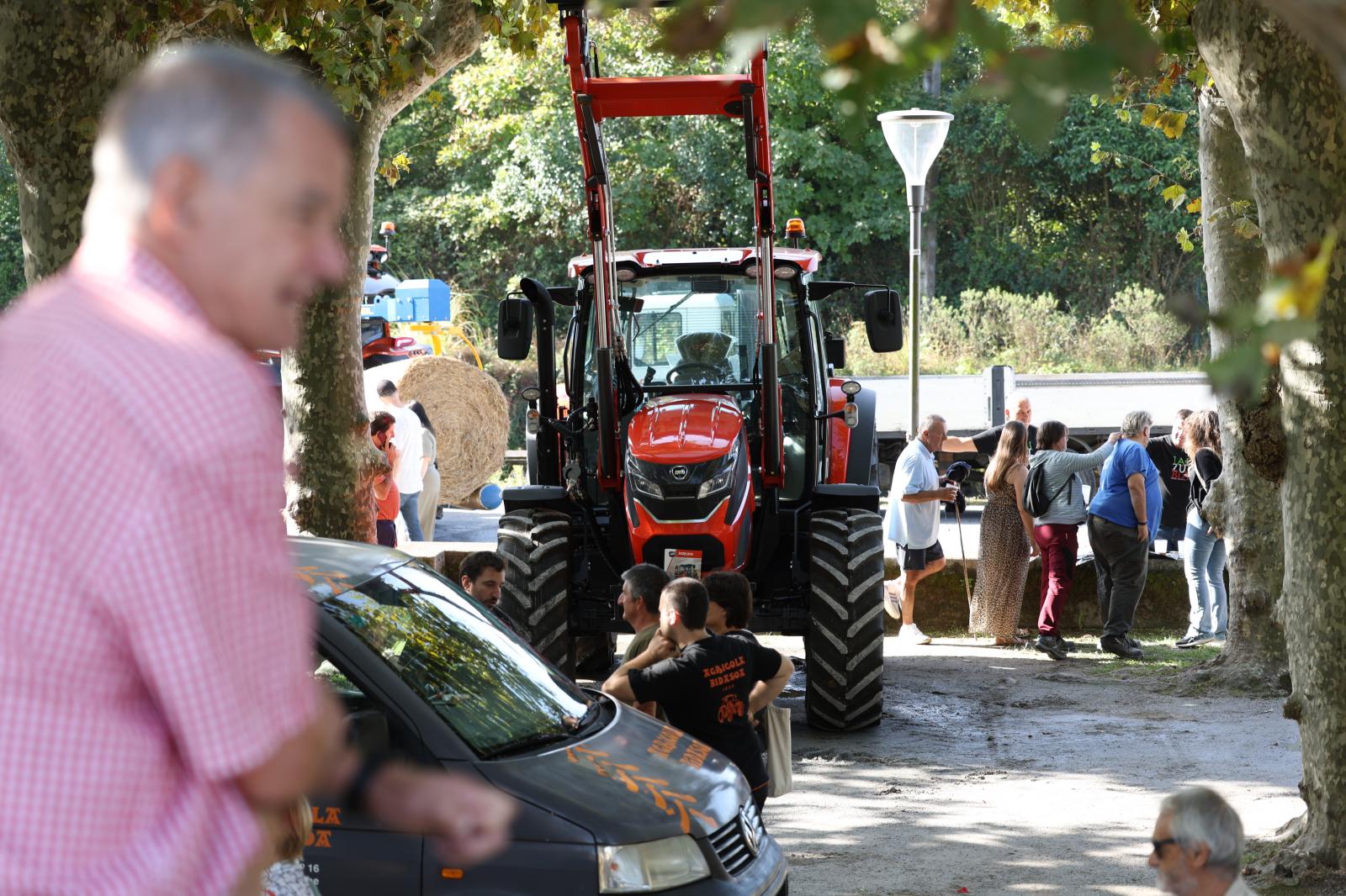 Gran ambiente en el Baserritar Eguna de Hondarribia