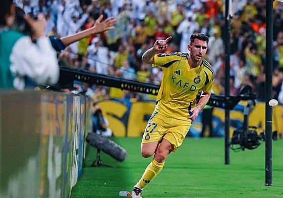 Aymeric Laporte celebra un gol con el Al-Nassr F. C.