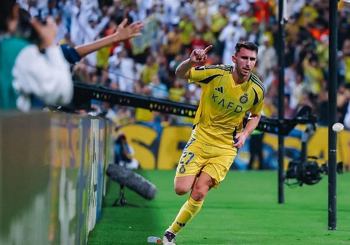 Aymeric Laporte celebra un gol con el Al-Nassr F. C.