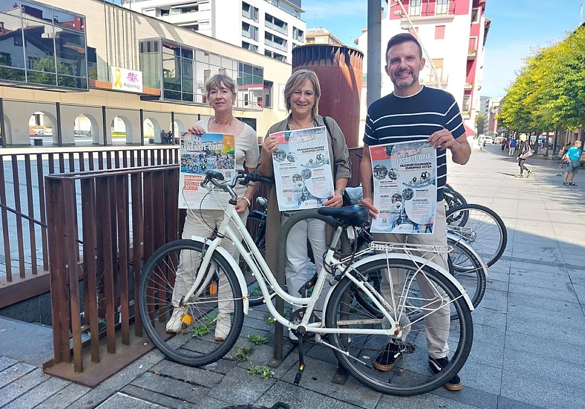 Itziar Gurrutxaga, Eli Gondat y Agustín Valdivia presentaron la Semana de la Movilidad.