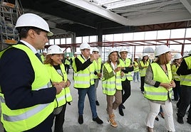 José Antonio Santano a su llegada a la futura estación, cuya estructura está ya definida.