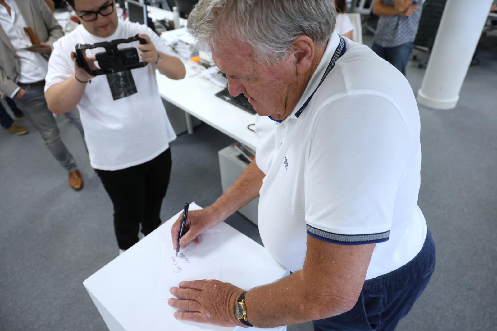 La visita de John Toshack a DV