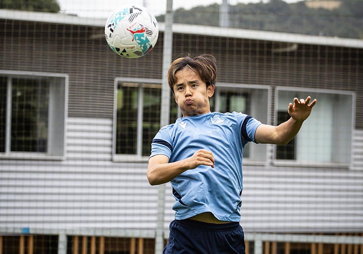 Kubo se entrena en Zubieta antes del partido ante el Real Madrid