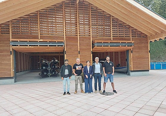 Representantes del club y el Ayuntamiento inauguran el edificio