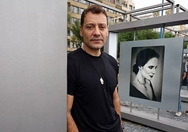 El fotógrafo Omar Ayysahi, este viernes, en la inauguración de la exposición.