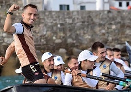 Unaxek berriro eskua gora duela amaitu nahiko du bihar.