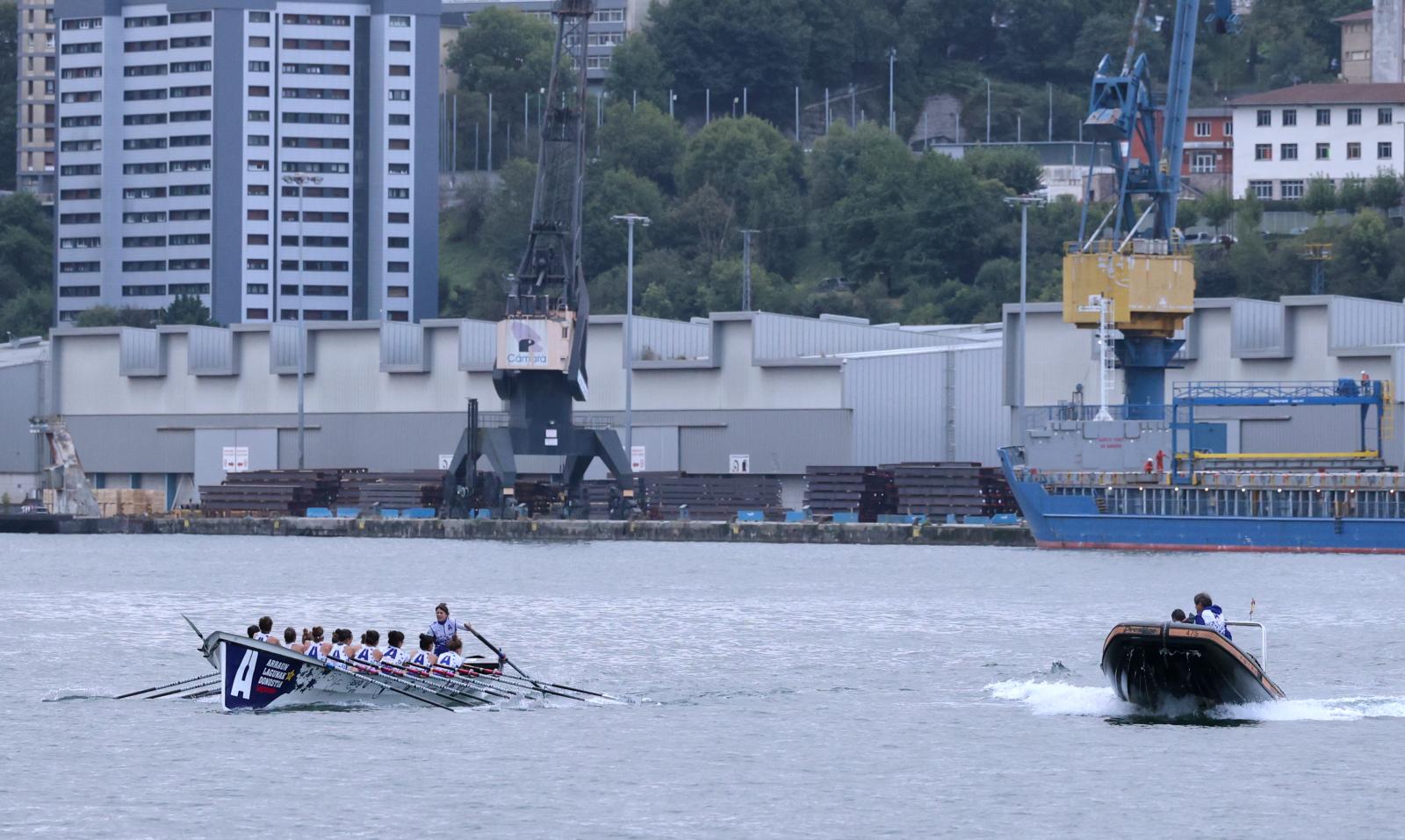 Arraun invita a DV a compartir un entrenamiento antes de la regata