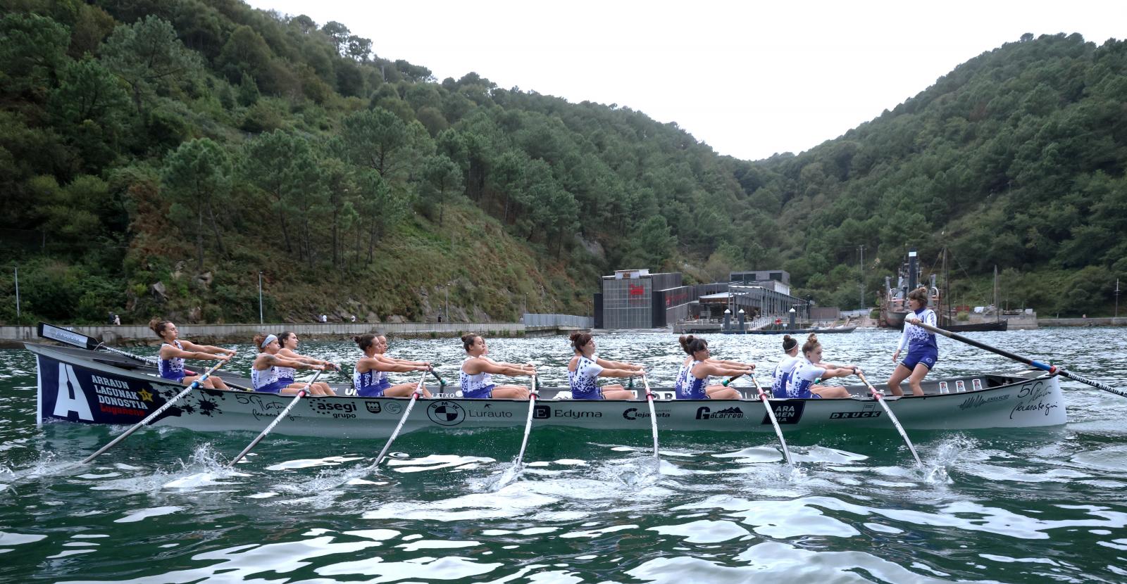 Arraun invita a DV a compartir un entrenamiento antes de la regata