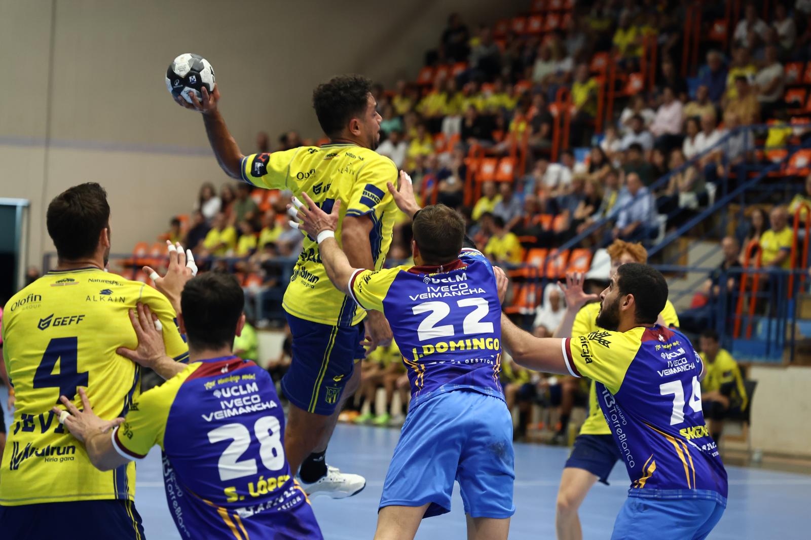 Remontada del Bidasoa: un debut con garra en Artaleku