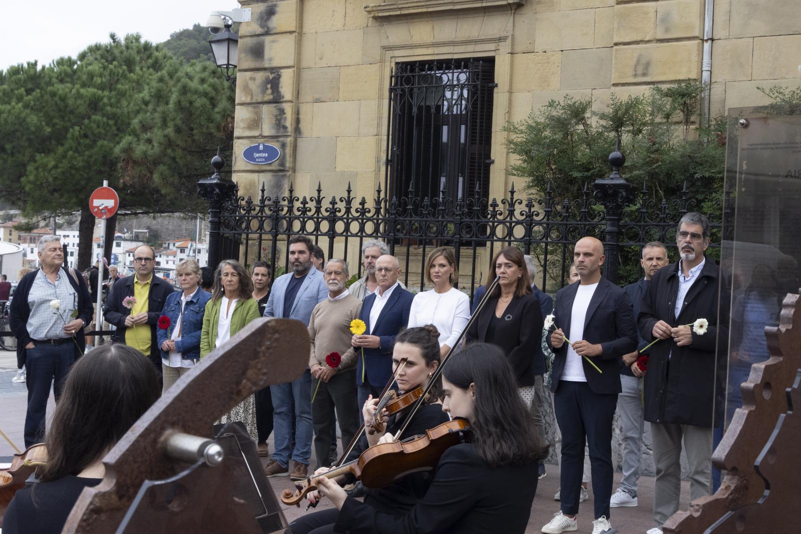 Ofrenda con motivo del Día de la Memoria Histórica