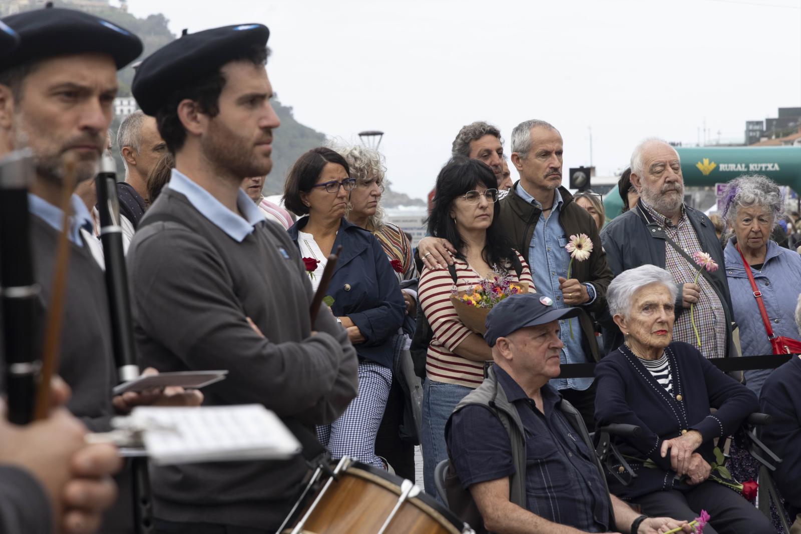 Ofrenda con motivo del Día de la Memoria Histórica