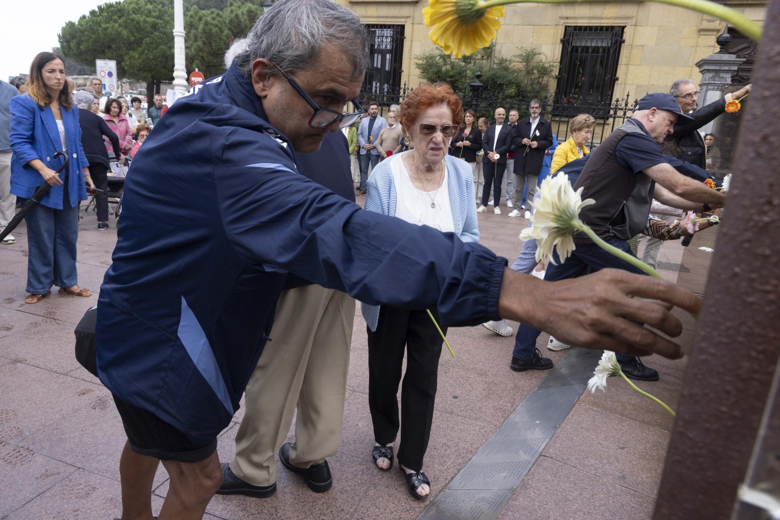 Ofrenda con motivo del Día de la Memoria Histórica
