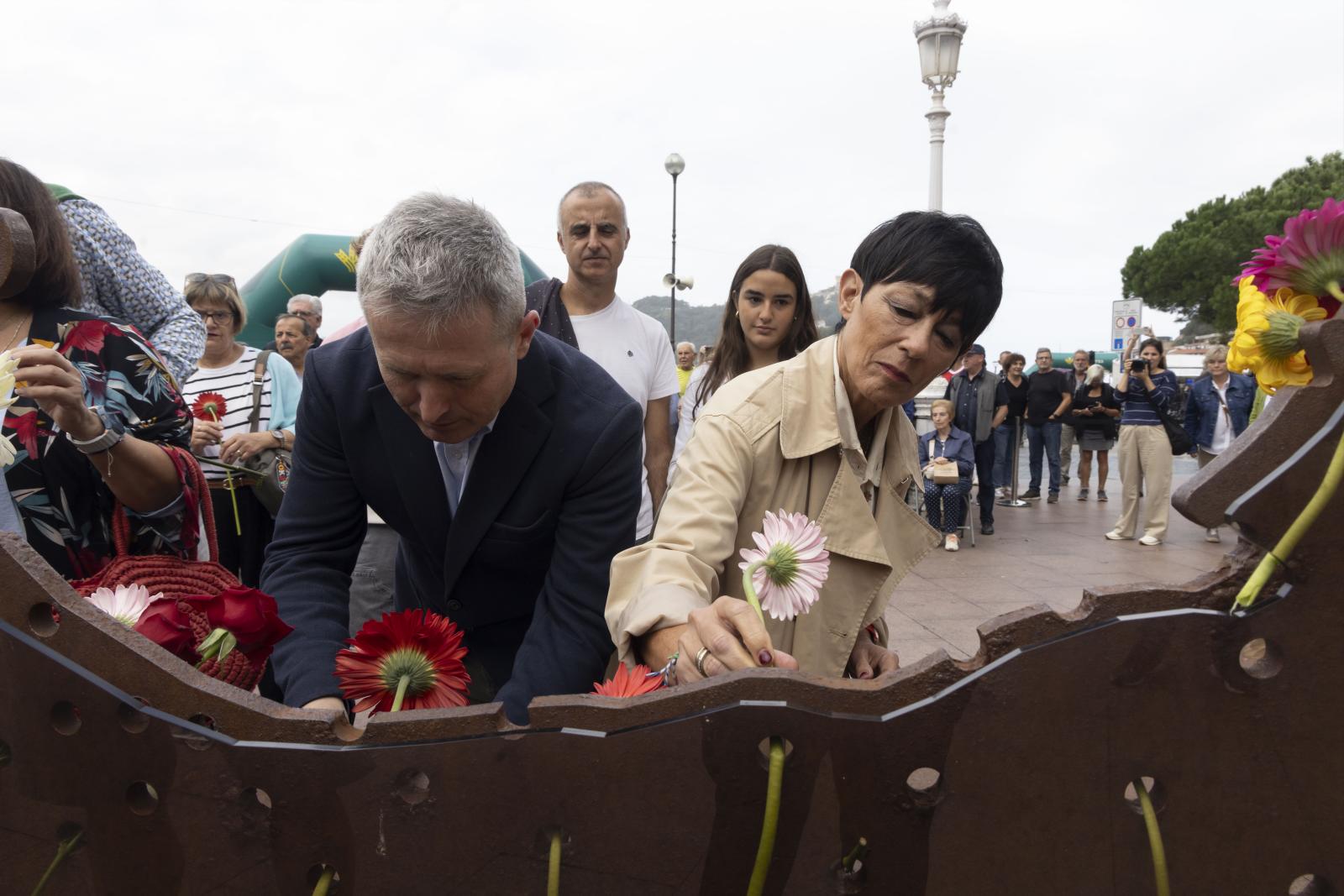 Ofrenda con motivo del Día de la Memoria Histórica