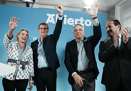 Raquel González, a la izquierda, junto a Alberto Núñez Feijóo, Javier de Andrés y Eduardo Andrade.