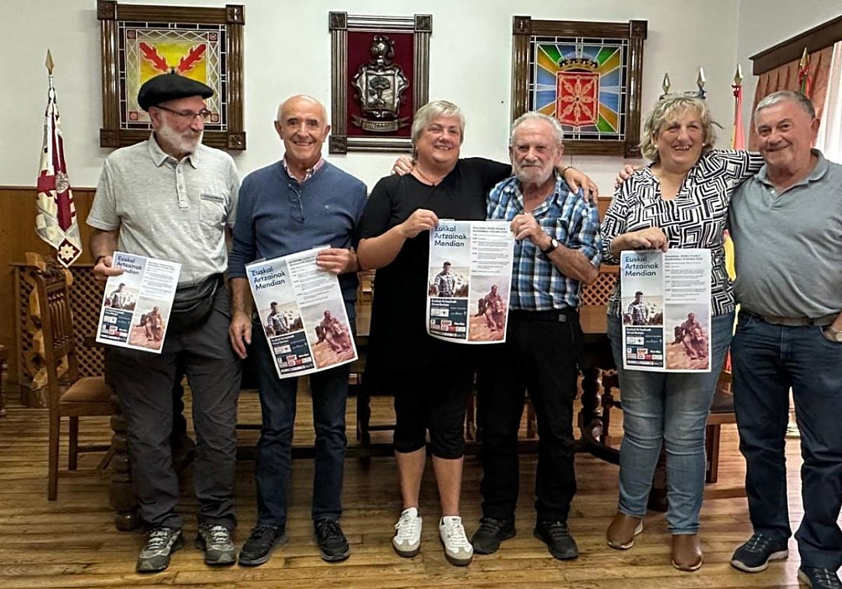 Ibarra, Irisarri, Igantzi, Hualde, Arregi y Jorajuria, en la presentación realizada en el ayuntamiento doneztebarra.