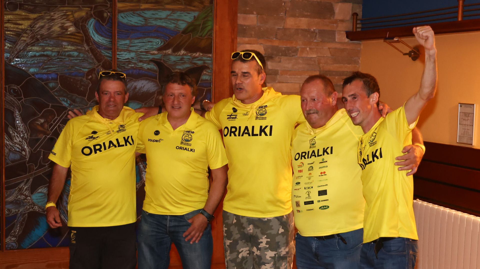 Gran recibimiento a la trainera de Orio