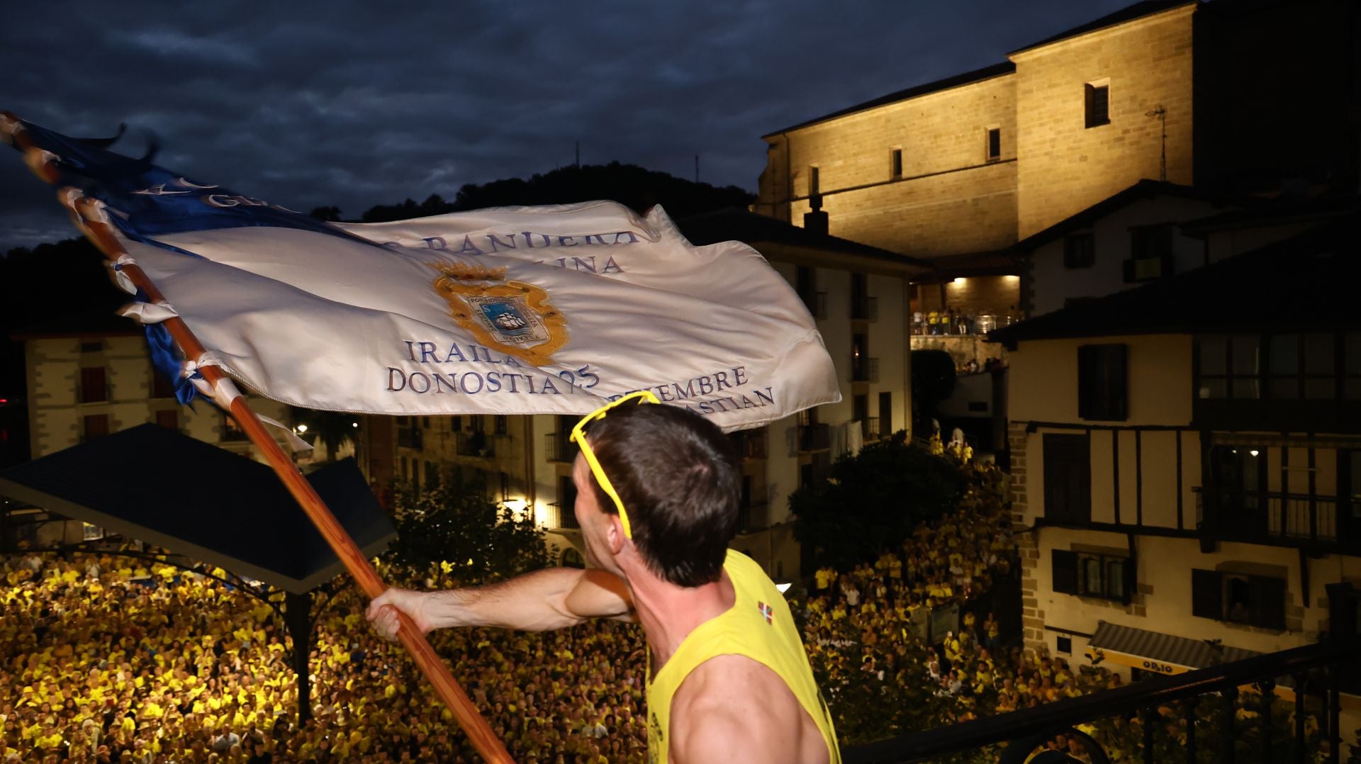 Gran recibimiento a la trainera de Orio