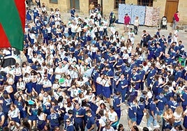 Multitud de lezoarras en el día del Santakrutz Eguna