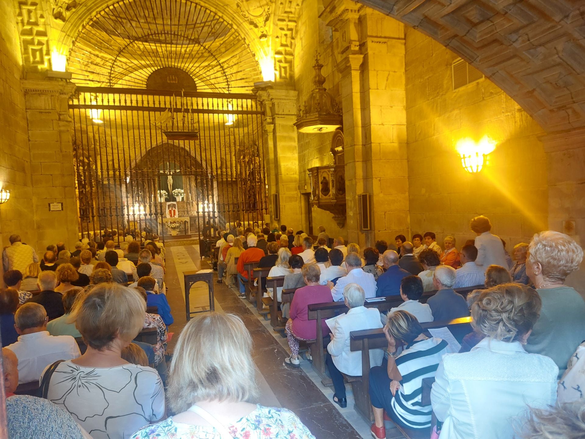 Multitud de lezoarras en el día del Santakrutz Eguna
