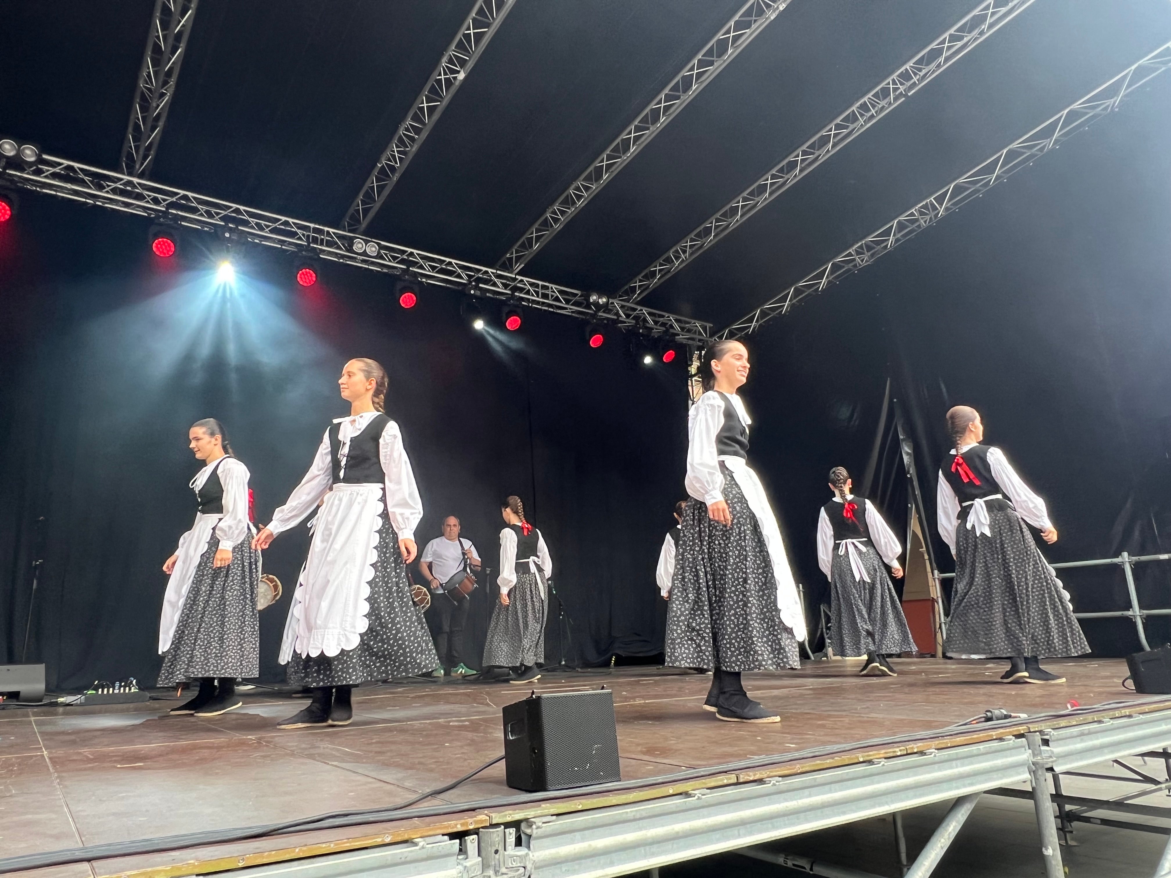 Urretxu, munduko folklorearen ispilu