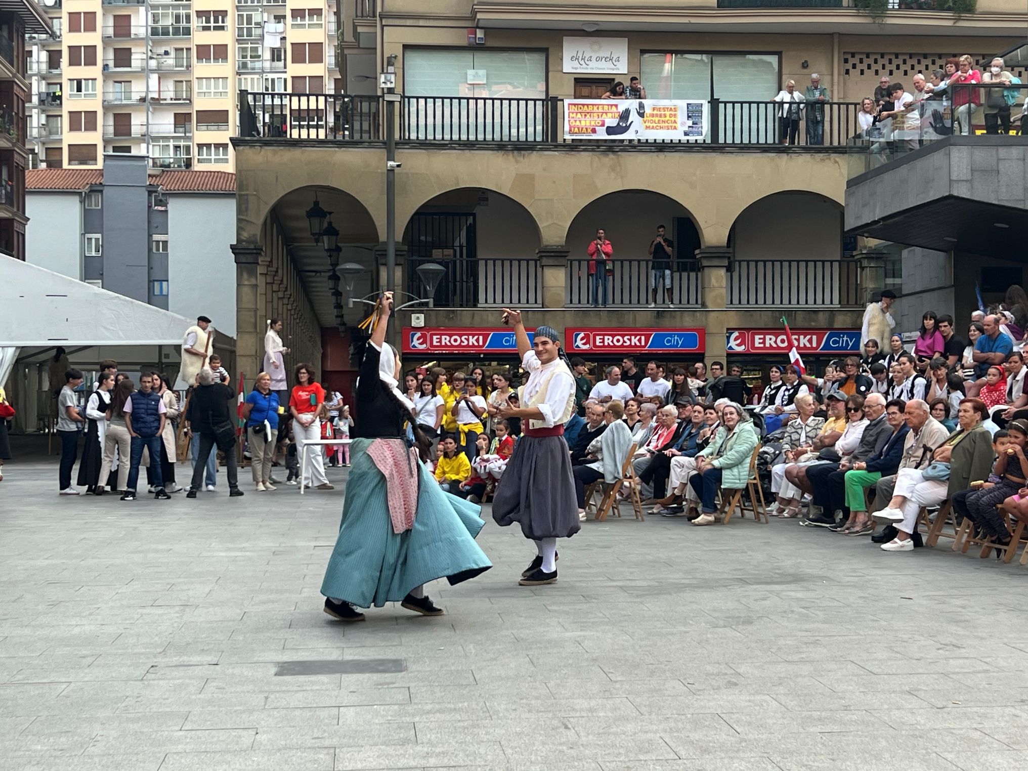 Urretxu, munduko folklorearen ispilu