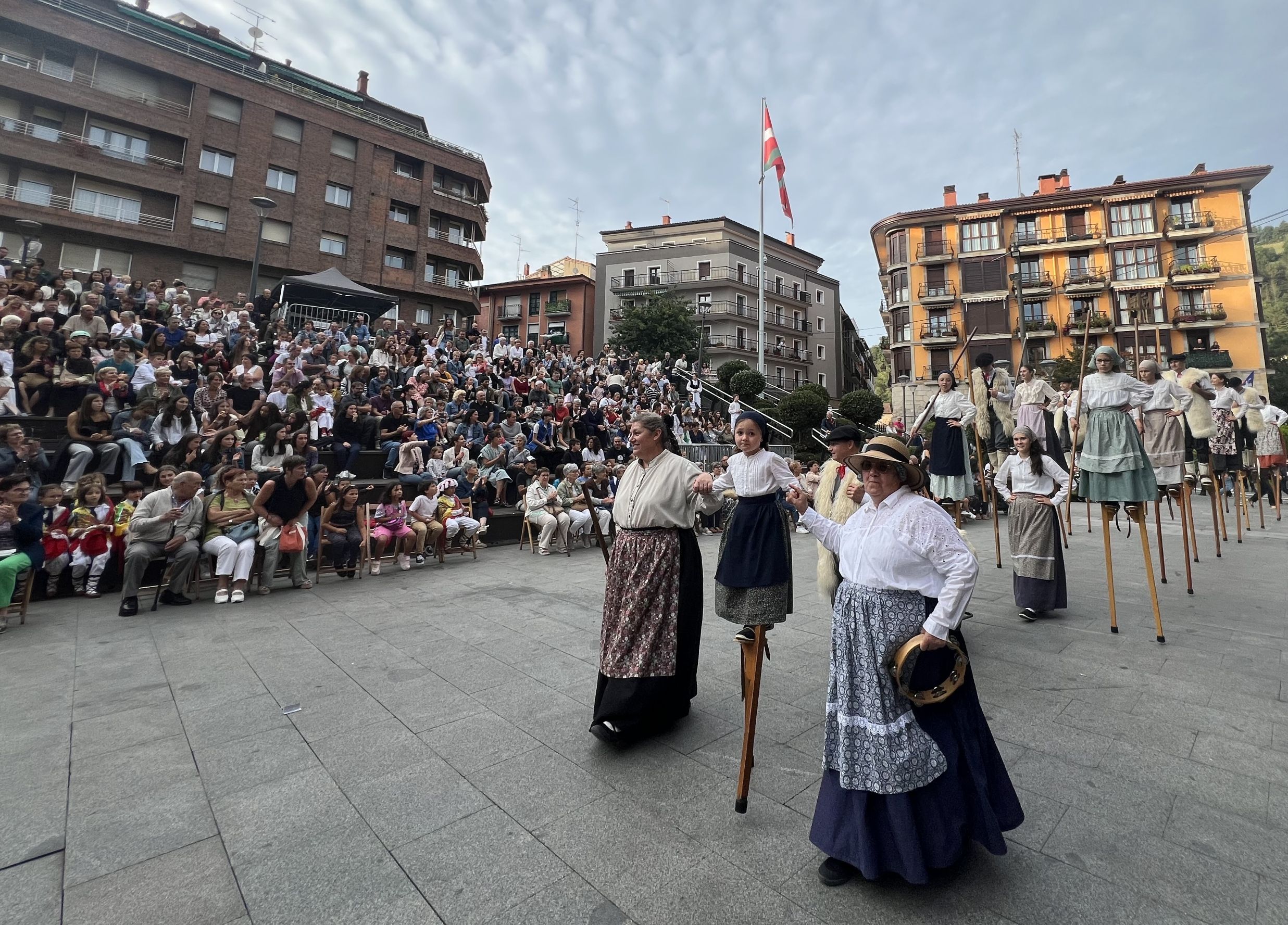 Urretxu, munduko folklorearen ispilu