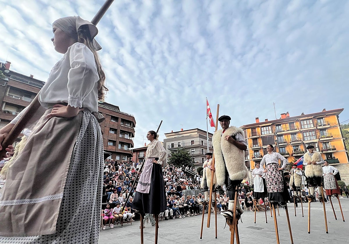 Urretxu, munduko folklorearen ispilu