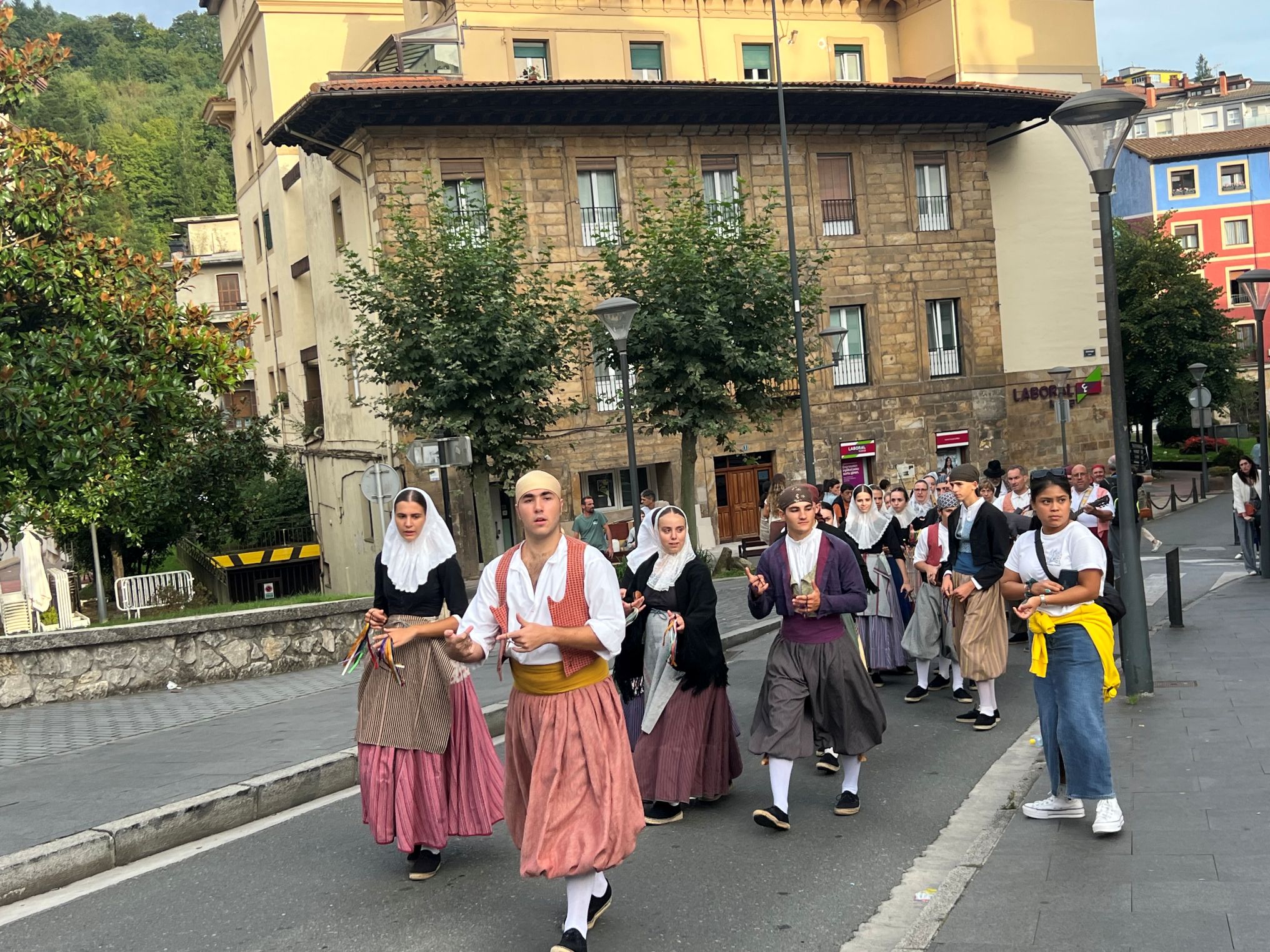 Urretxu, munduko folklorearen ispilu