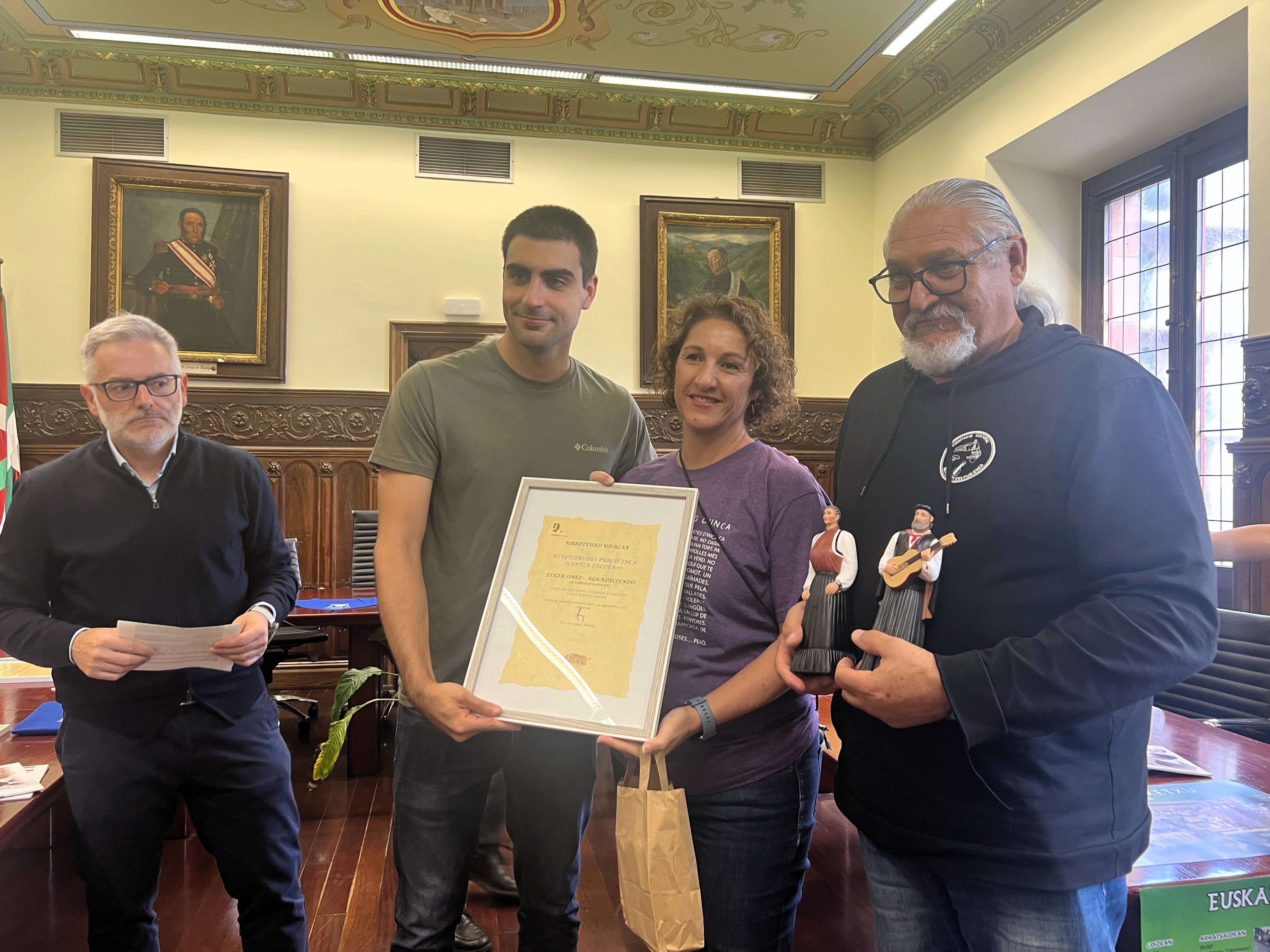 Urretxu, munduko folklorearen ispilu