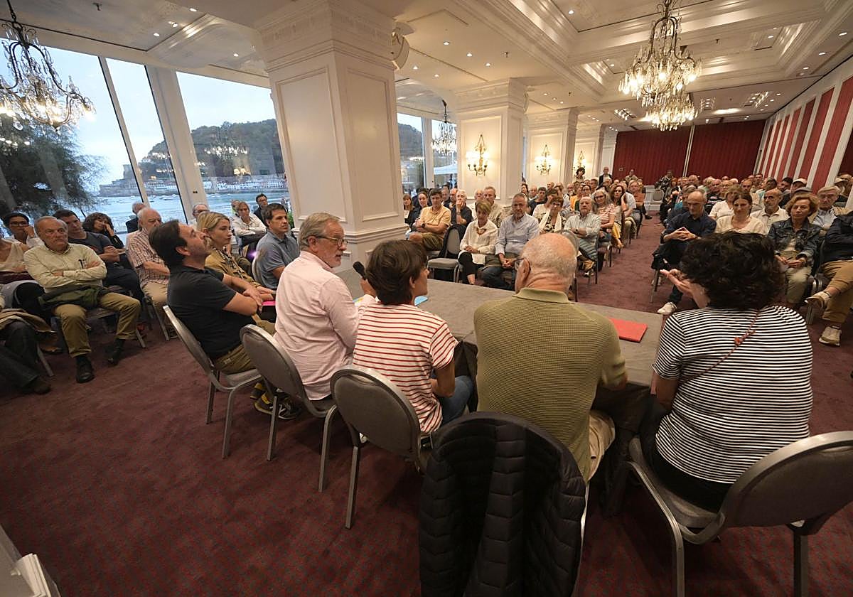 Los afectados se reunieron ayer en asamble en el hotel Londres.