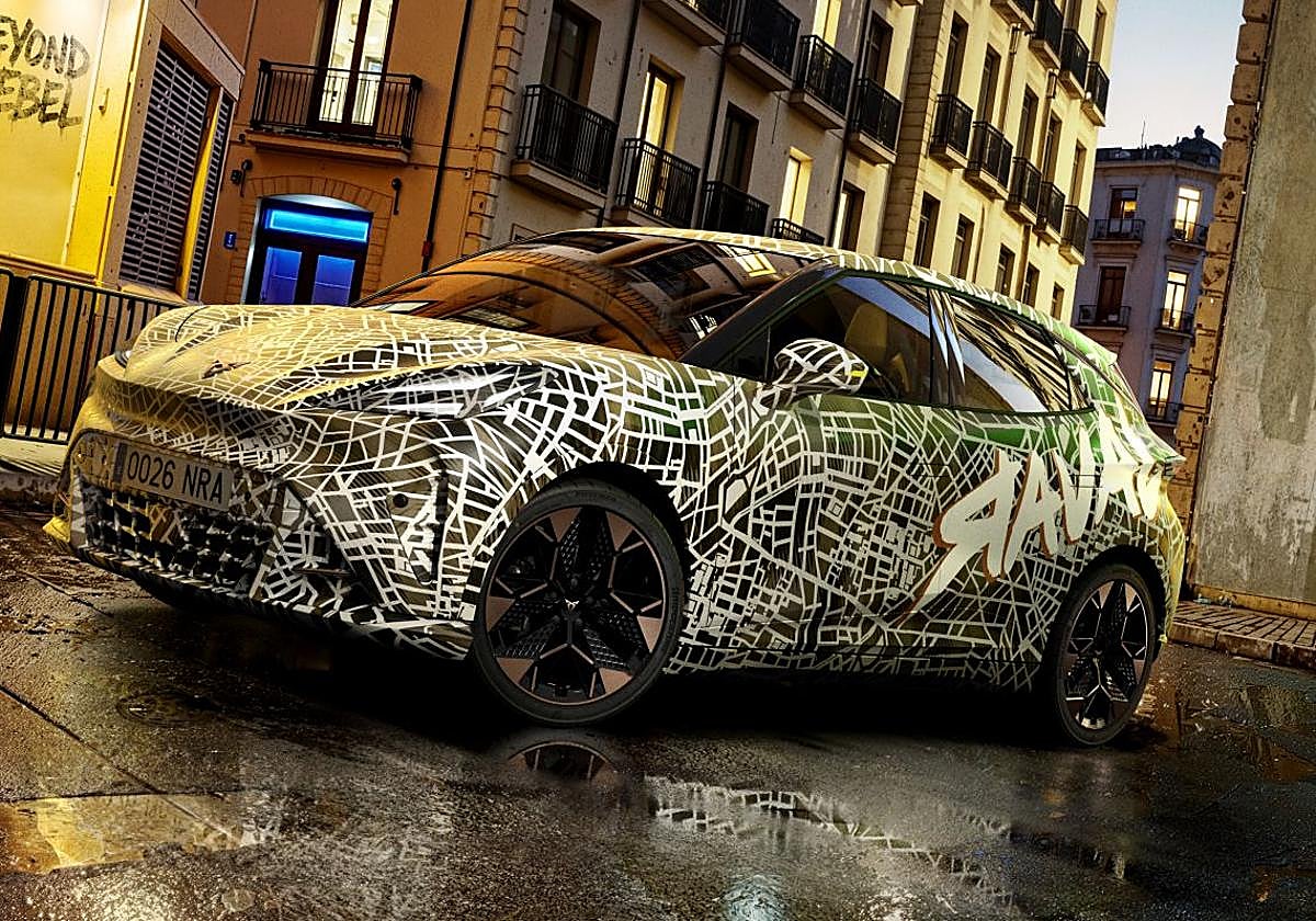 Aunque todavía camuflado, si se pueden ver las formas que tendrá este modelo ciudadano de CUPRA.