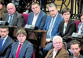 Líderes de EH Bildu y PNV, Arnaldo Otegi y Aitor Esteban, arriba, y del PSE, Eneko Andueza, abajo, en un acto en Gernika