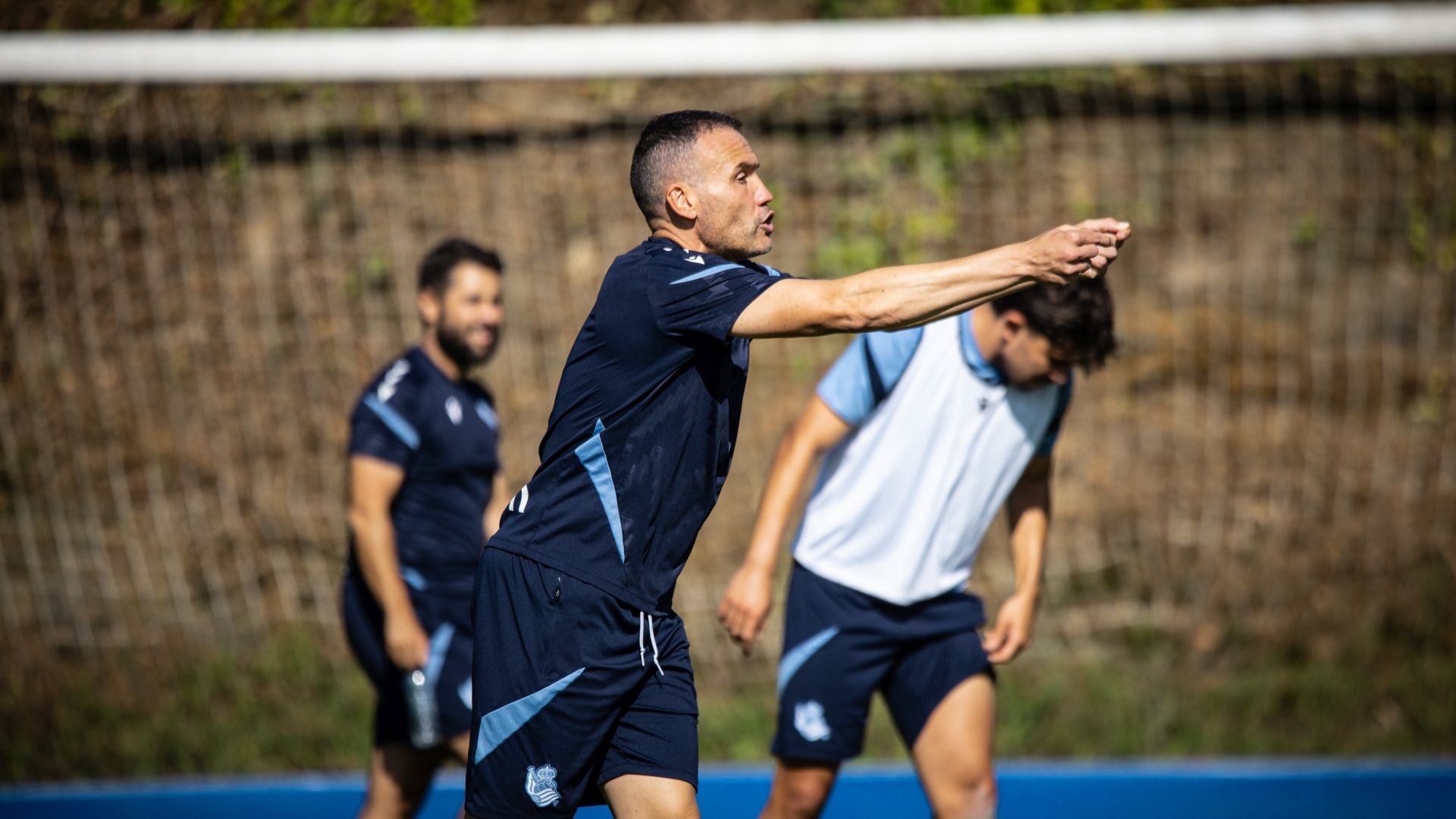 Sergio dirige un entrenamiento con muchas novedades