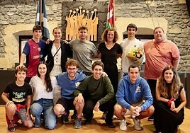 Ander Garaiar zinegotziekin eta Haurtzaroko Atletismo Taldeko kideekin.