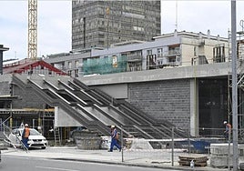 Las obras de la estación de Atotxa y de la plaza elevada que la conectará con Tabakalera prevén finalizarse en diciembre.