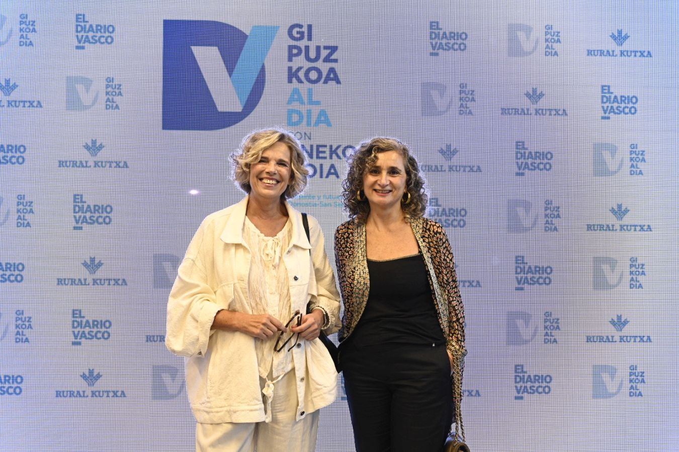 Edurne Ormazabal, directora de Tabakalera, y Juana Goizueta, vicerrectora del campus de Gipuzkoa de la EHU.