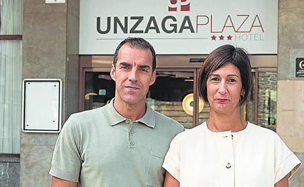 Unai Ochandiano y Leire Uribetxebarria han regentado el Hotel Untzaga Plaza.