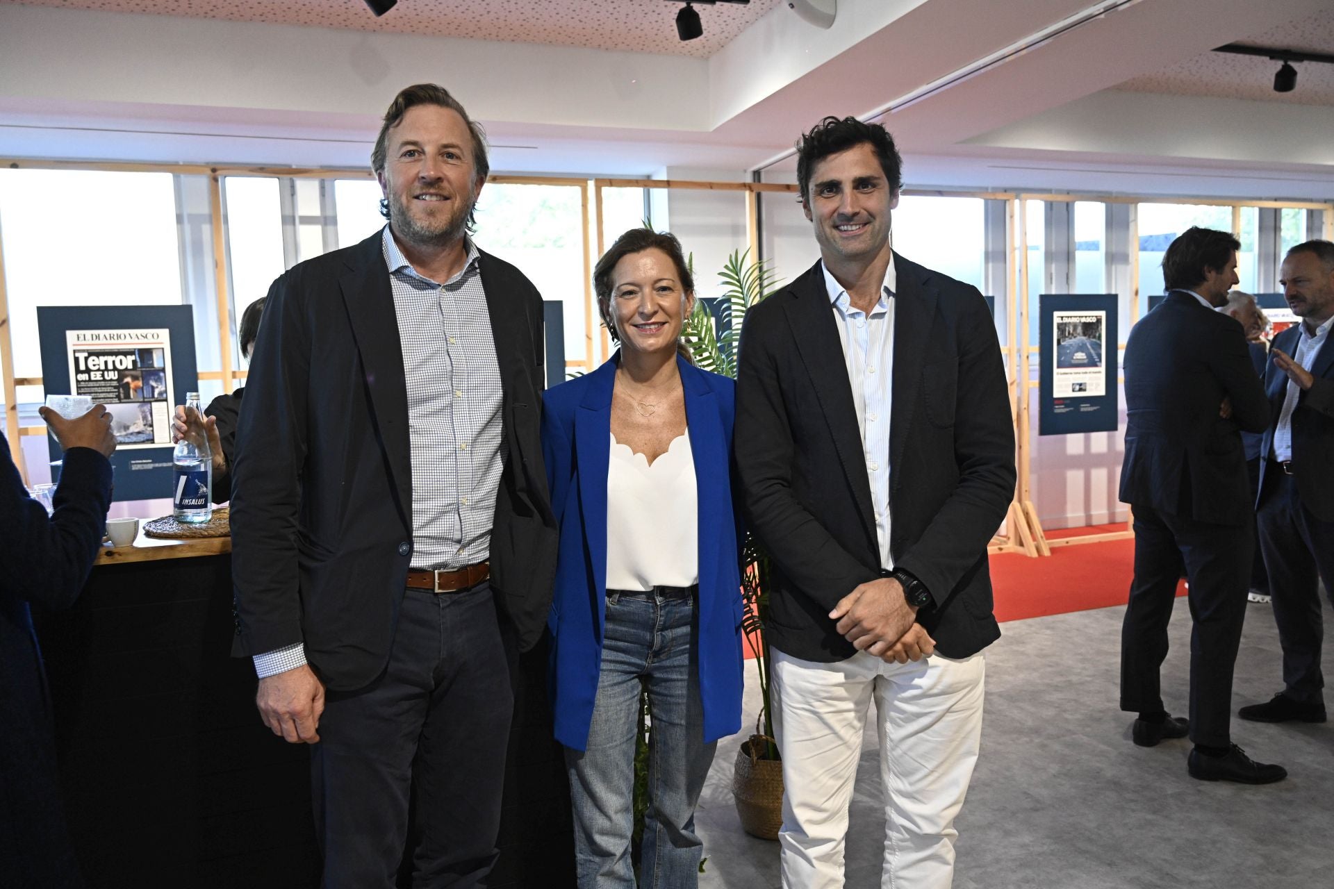 Los miembros del PP, Borja Corominas y Vanesa Vélez, concejales en Donostia, y Mikel Lezama, portavoz del grupo popular en las Juntas Generales de Gipuzkoa.