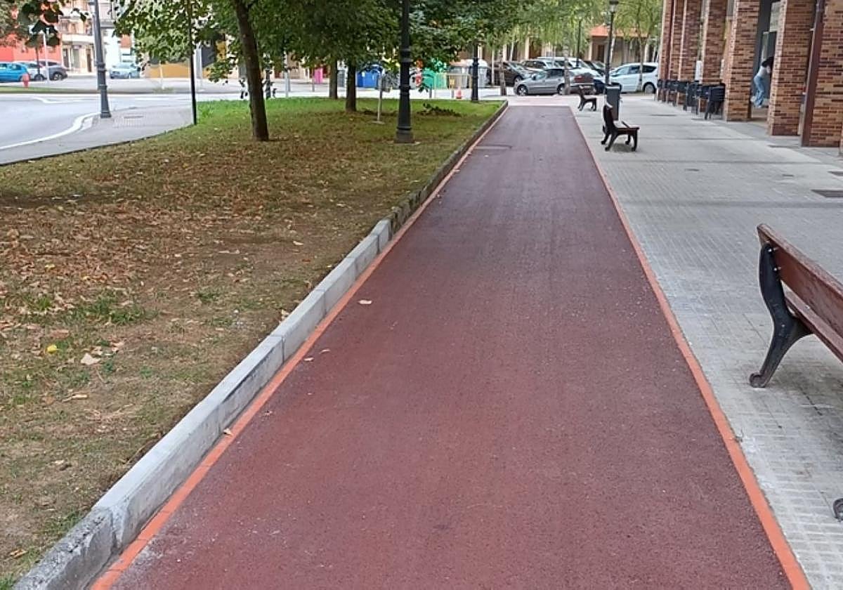 El nuevo bidegorri ya está operativo en la calle Jose Lasa.