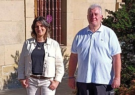 Edurne González e Ibon Alzelai, quien toma las riendas de la agrupación municipal de EH Bildu en Legazpi.