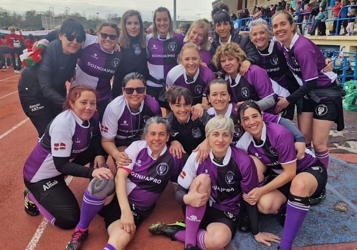 Equipo de las Pirolitikas de Arrasate, formado por mujeres de más de 35 años, muchas de ellas madres.