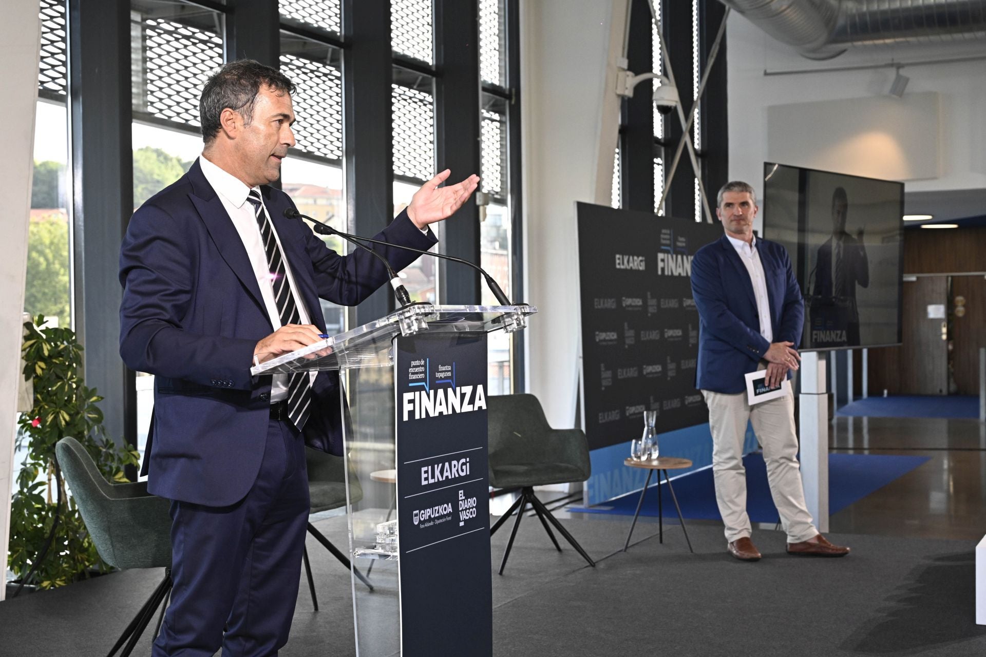 Amplia representación empresarial e institucional en el Foro Finanza de Elkargi