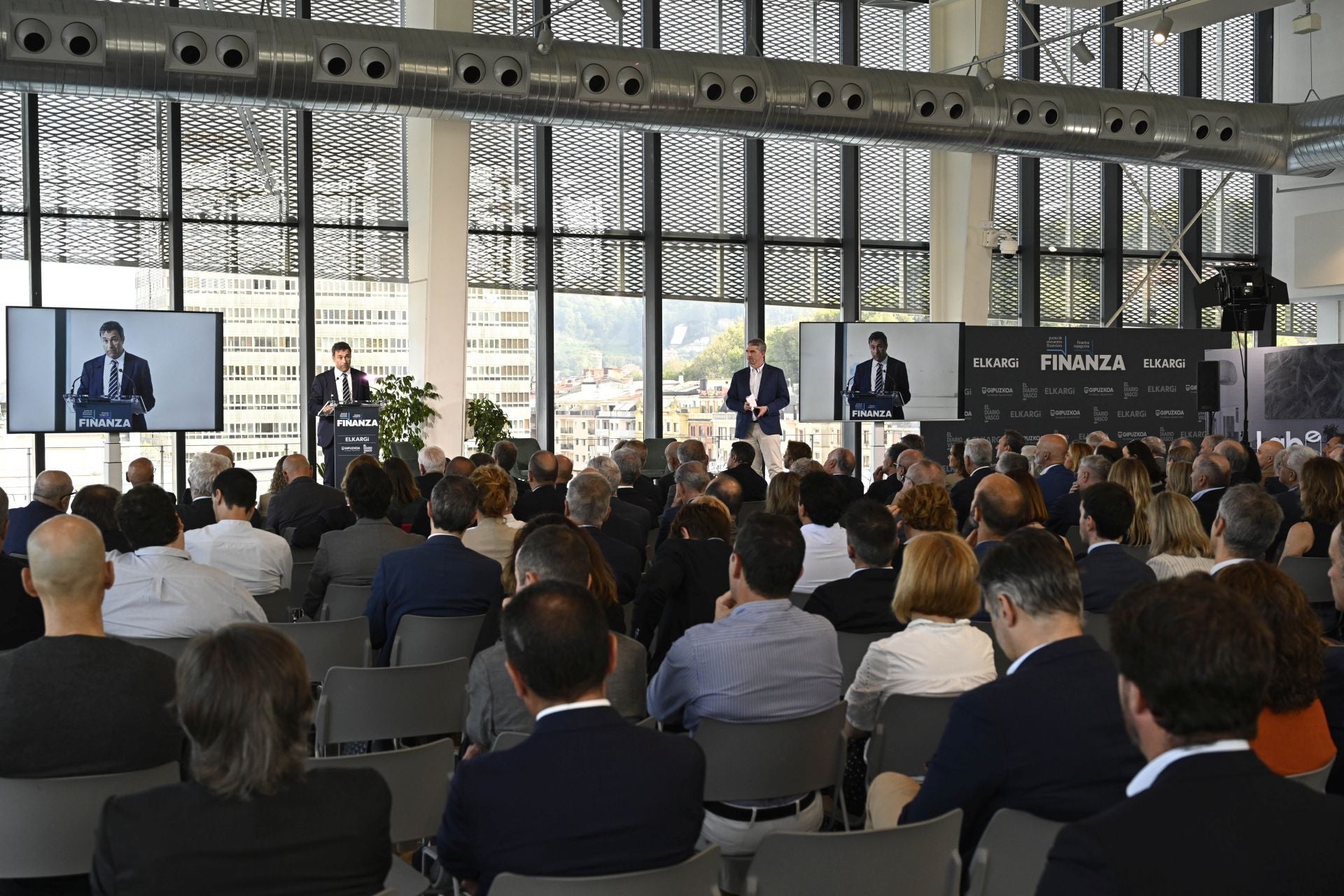 Amplia representación empresarial e institucional en el Foro Finanza de Elkargi